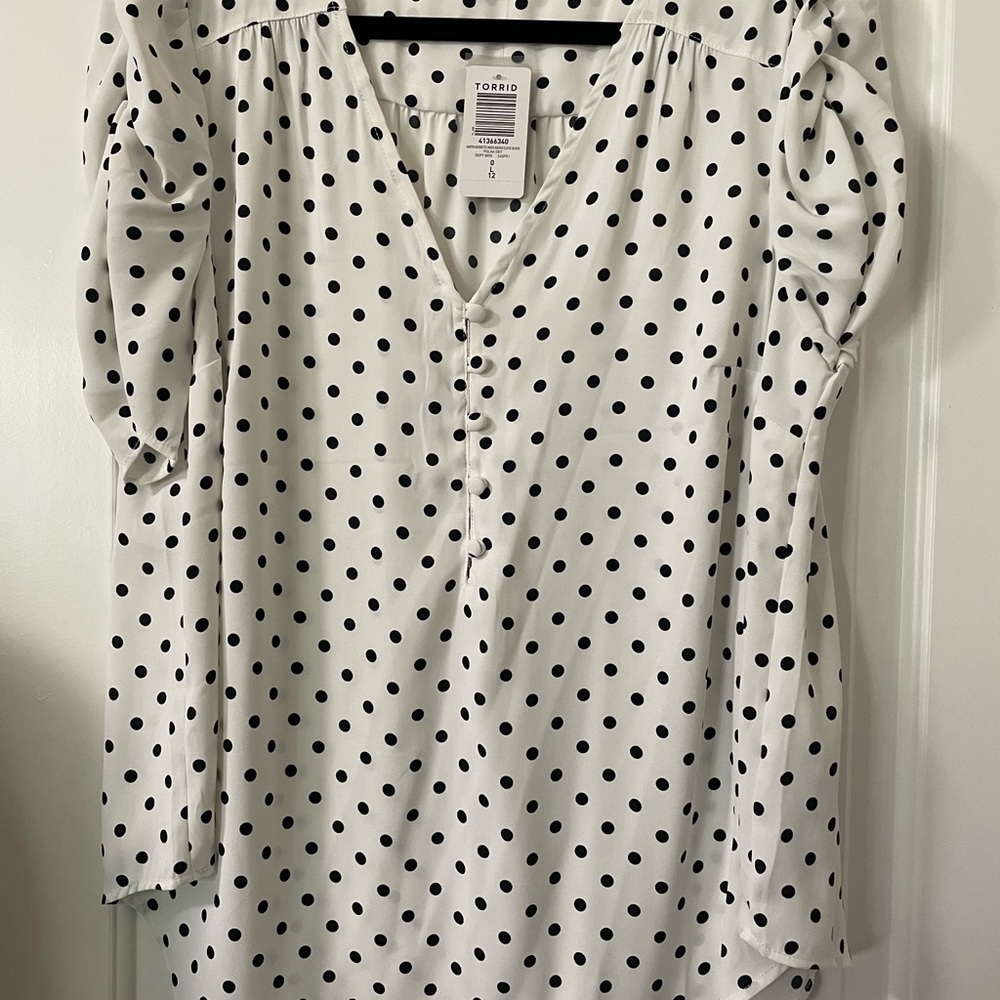 Torrid Black and White Polka Dot Harper blouse size 0/L
